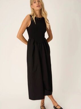 Sleeveless Black Midi Dress with Gathered Waist